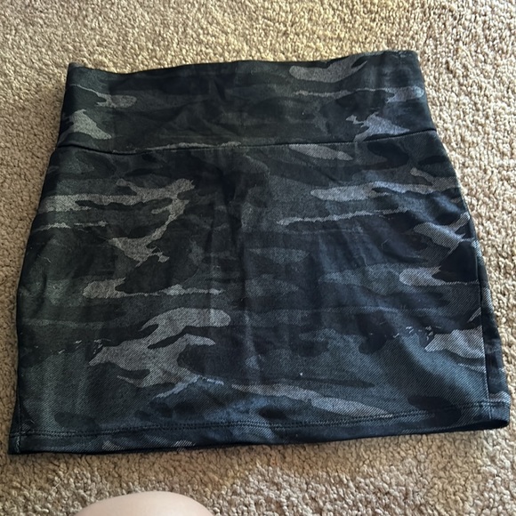 Camo mini skirt - Picture 2 of 3